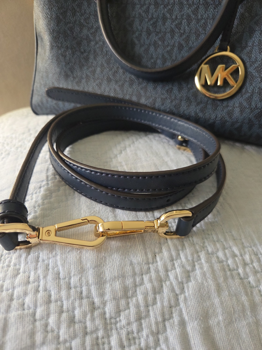 Michael Kors Bedford Duffle Satchel Admiral Navy Signature - Picture 8 of 9